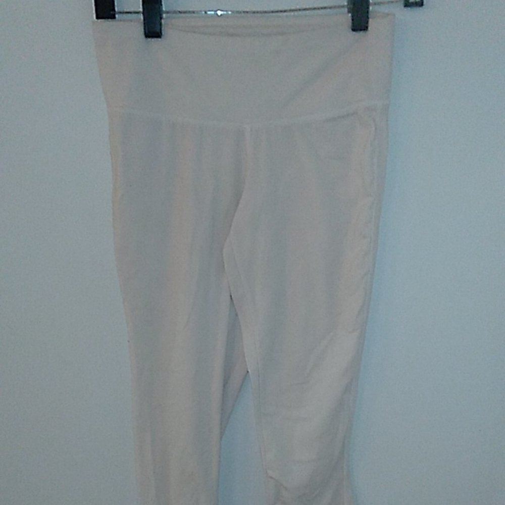 White capri leggings